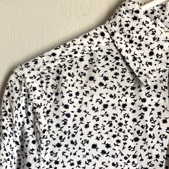 White patterned button down - Picture 2 of 6